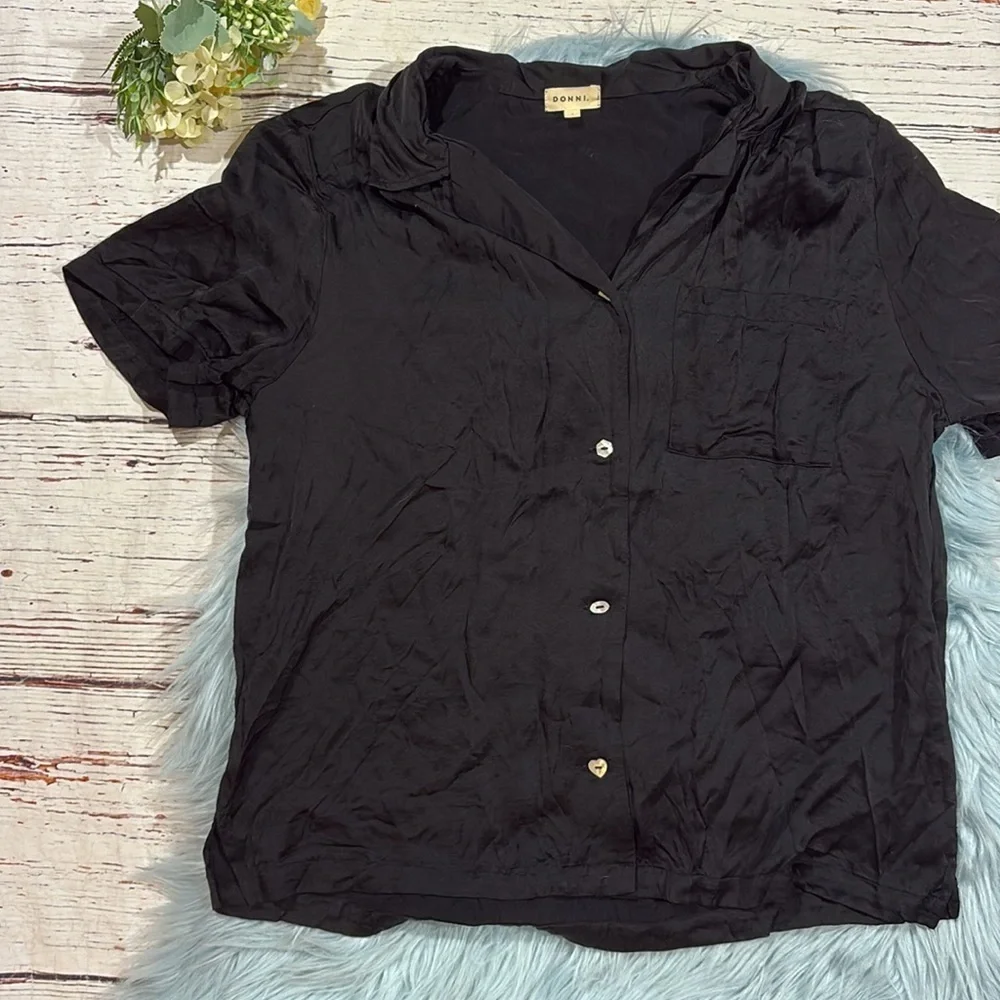 Donni silky short sleeve button front shirt jet - Picture 6 of 8